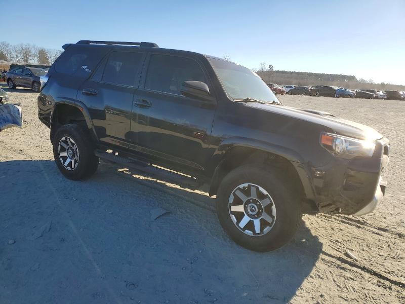 Photo 4 from auction – 2019 TOYOTA 4RUNNER SR with VIN JTEBU5JR9K5615249