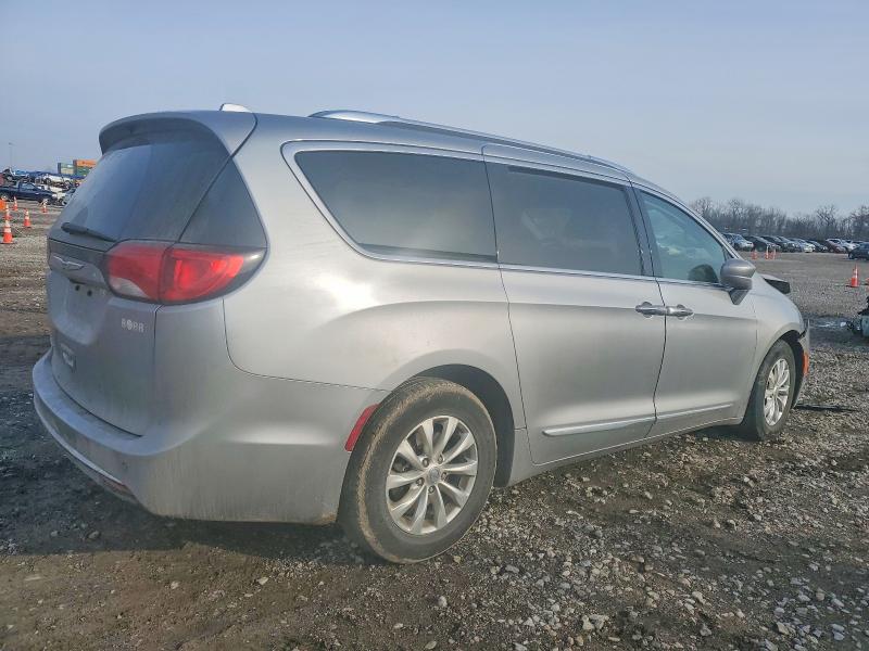 Photo 3 from auction – 2019 CHRYSLER PACIFICA T with VIN 2C4RC1BG8KR594005