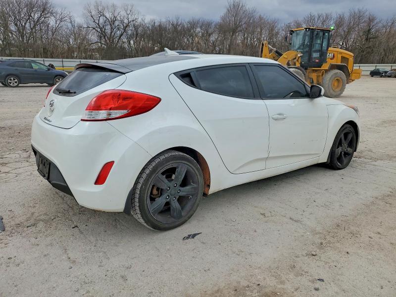 Photo 3 from auction – 2015 HYUNDAI VELOSTER with VIN KMHTC6AD2FU233822