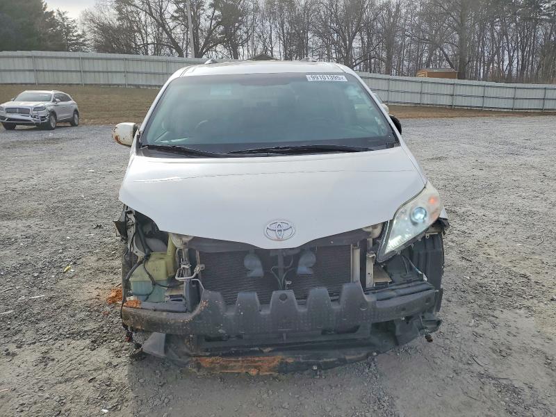 Photo 5 from auction – 2016 TOYOTA SIENNA with VIN 5TDYK3DC3GS726073