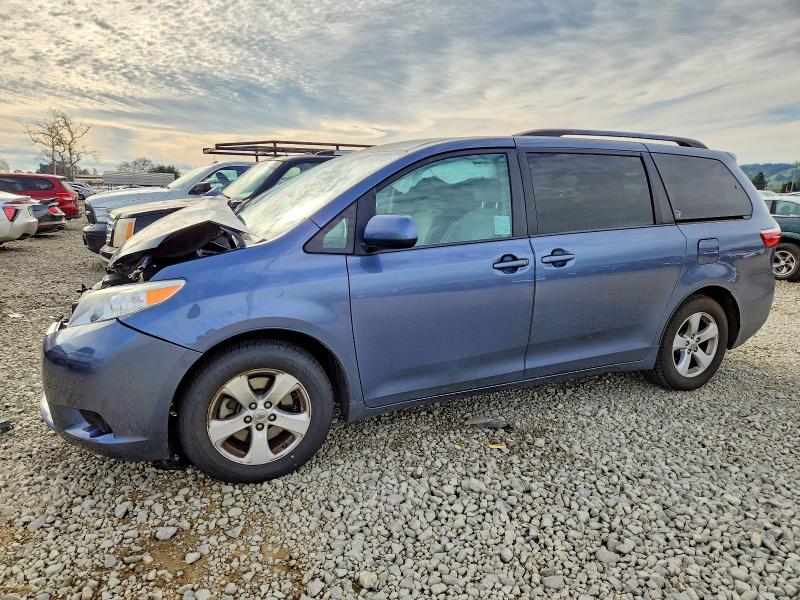 Photo 1 from auction – 2015 TOYOTA SIENNA with VIN 5TDKK3DC0FS571759