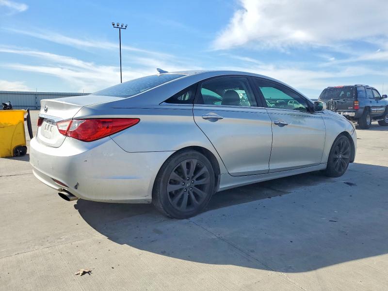 Photo 3 from auction – 2012 HYUNDAI SONATA SE with VIN 5NPEC4AC5CH290465