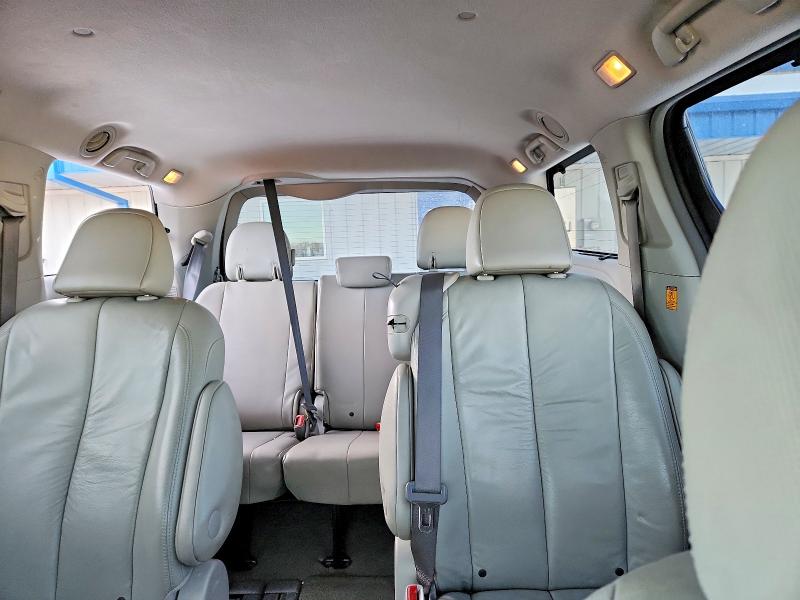 Foto 10 de la subasta – 2011 TOYOTA SIENNA XLE con VIN 5TDYK3DC7BS053121