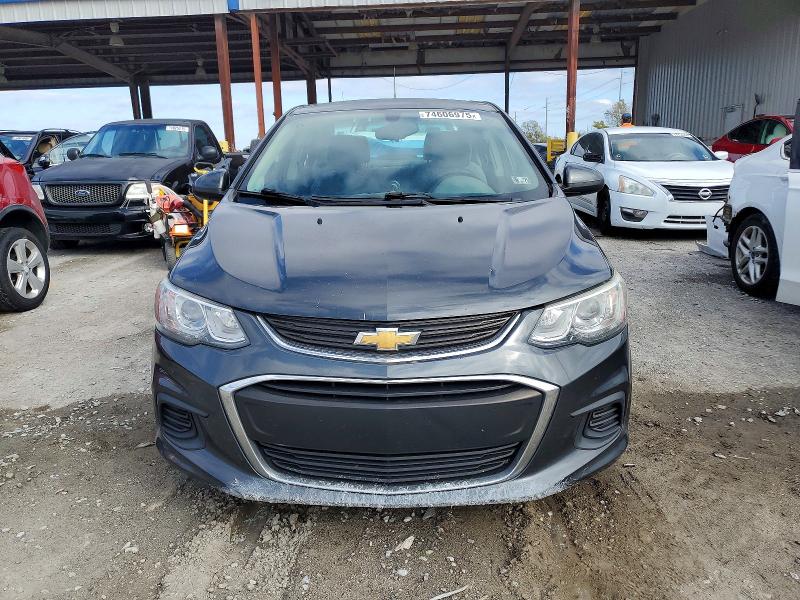 Foto 5 de la subasta – 2017 CHEVROLET SONIC con VIN 1G1JB5SG7H4157897