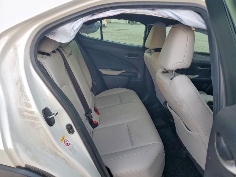 Photo 10 from auction – 2019 LEXUS UX 200 with VIN JTHY3JBH5K2003940