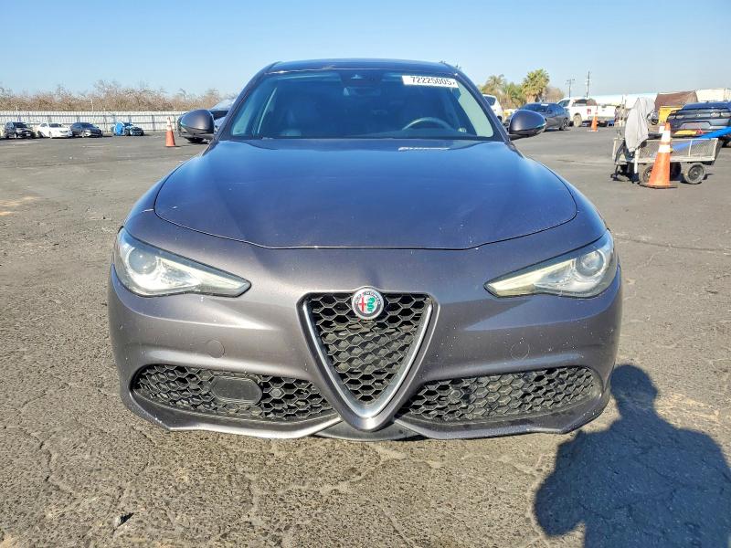 Photo 5 from auction – 2017 ALFA ROMEO GIULIA with VIN ZARFAEEN7H7561989