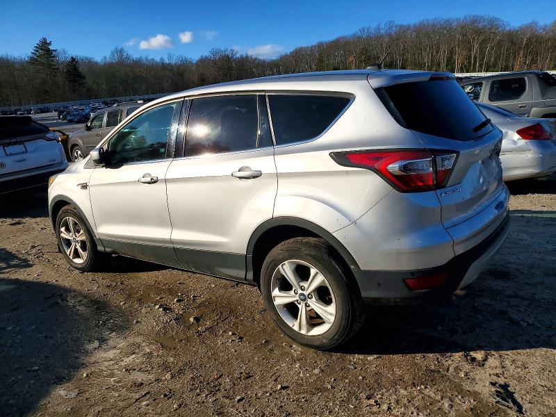 Photo 2 from auction – 2017 FORD ESCAPE SE with VIN 1FMCU9GDXHUB25750
