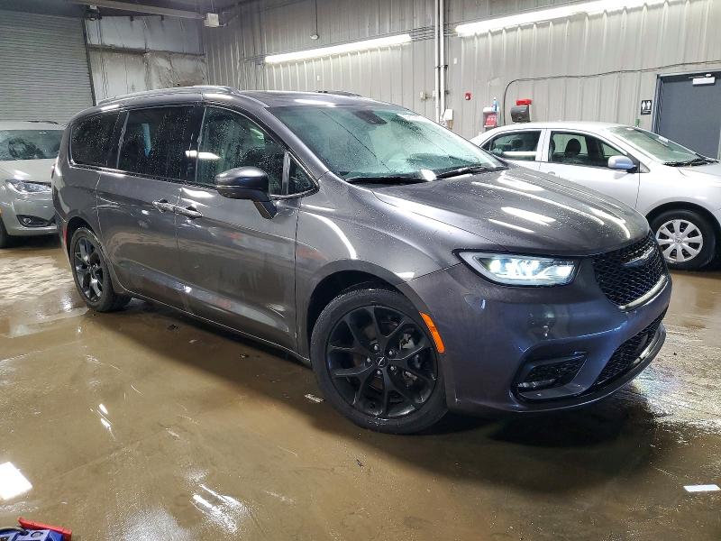 Photo 4 from auction – 2022 CHRYSLER PACIFICA L with VIN 2C4RC1GGXNR147740