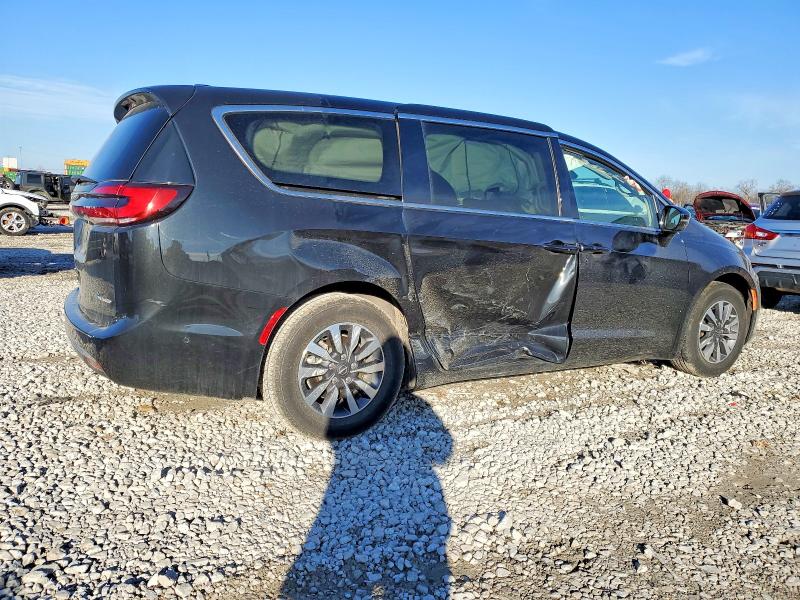 Photo 3 from auction – 2022 CHRYSLER PACIFICA H with VIN 2C4RC1L75NR143679