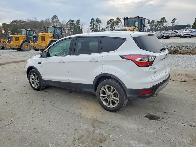 Photo 2 from auction – 2017 FORD ESCAPE SE with VIN 1FMCU0GD5HUA98839