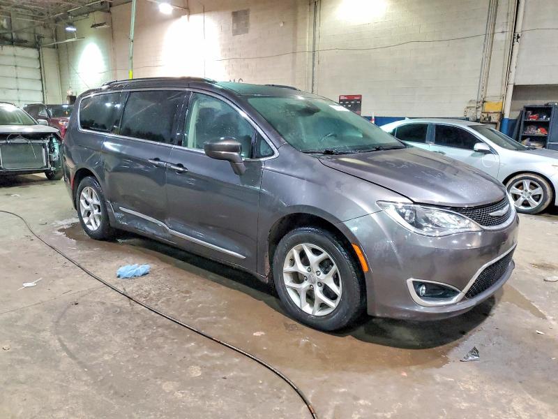 Photo 4 from auction – 2017 CHRYSLER PACIFICA T with VIN 2C4RC1BG0HR507903