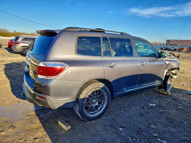Photo 3 from auction – 2011 TOYOTA HIGHLANDER with VIN 5TDBK3EH6BS062960