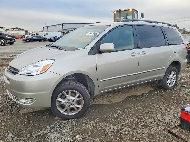 TOYOTA SIENNA XLE 2004 with VIN 5TDBA22C84S026535 - Photo from auction