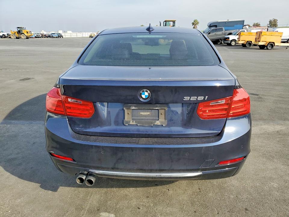 Photo 6 from auction – 2013 BMW 328 I with VIN WBA3A5C50DF350839