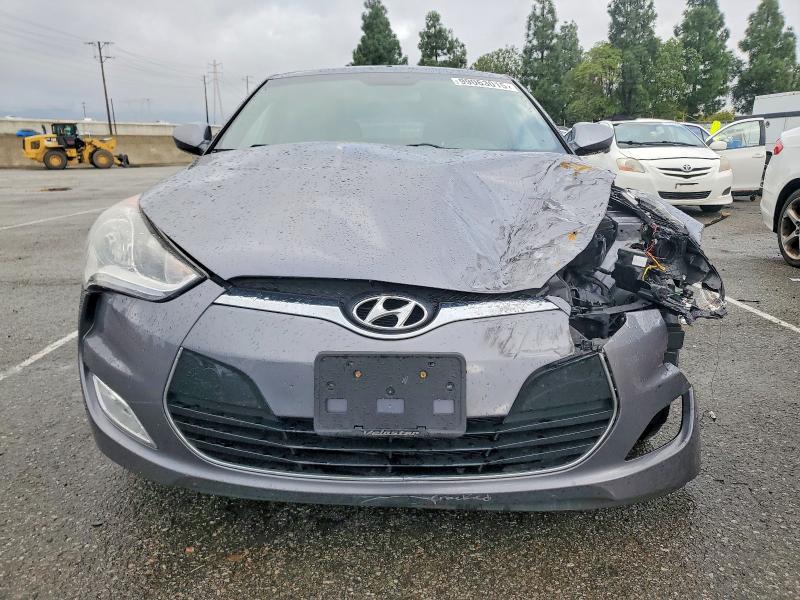 Photo 5 from auction – 2017 HYUNDAI VELOSTER with VIN KMHTC6AD7HU316312