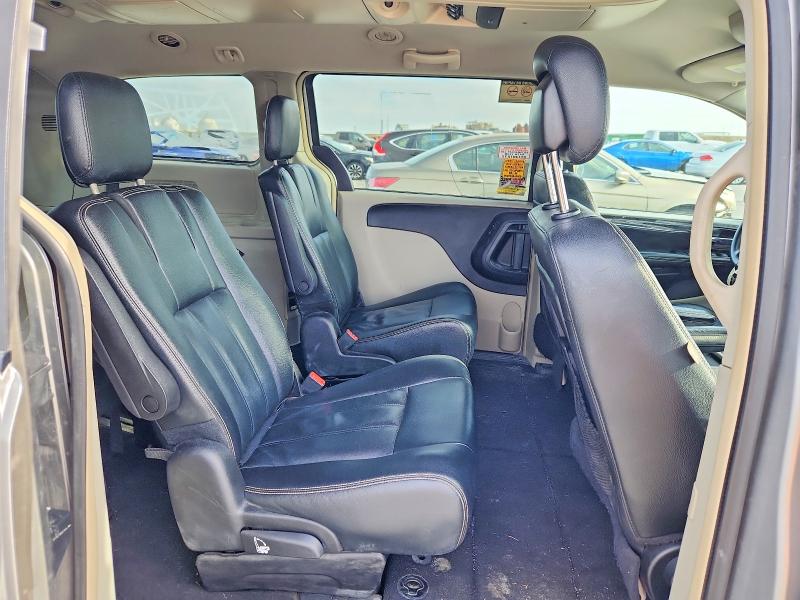 Photo 11 from auction – 2016 CHRYSLER TOWN & COU with VIN 2C4RC1BG7GR295063