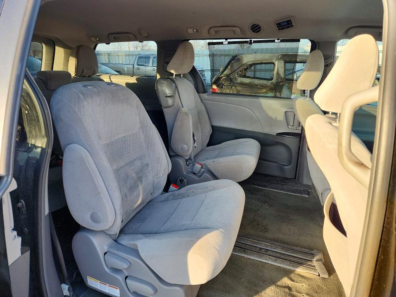 Photo 11 from auction – 2017 TOYOTA SIENNA LE with VIN 5TDKZ3DC3HS832655