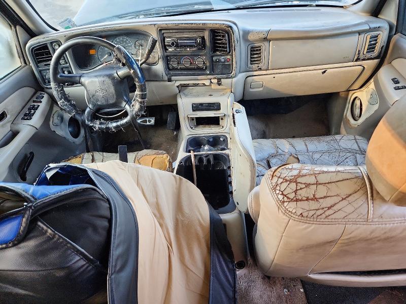Photo 8 from auction – 2002 CHEVROLET SUBURBAN with VIN 3GNFK16Z32G187210