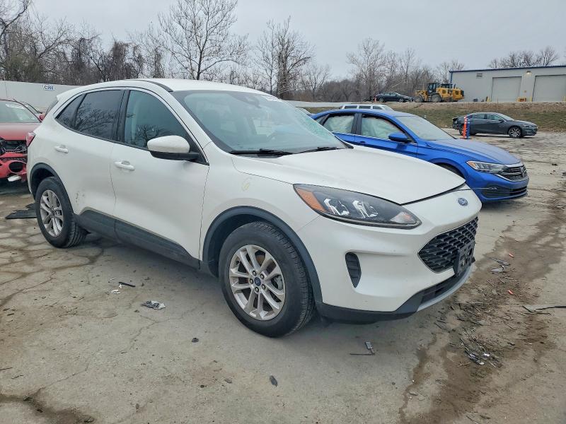 Photo 4 from auction – 2020 FORD ESCAPE SE with VIN 1FMCU0G68LUB94720