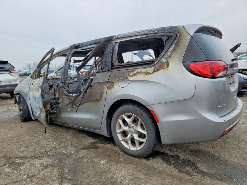Photo 2 from auction – 2019 CHRYSLER PACIFICA with VIN 2C4RC1FGXKR582013