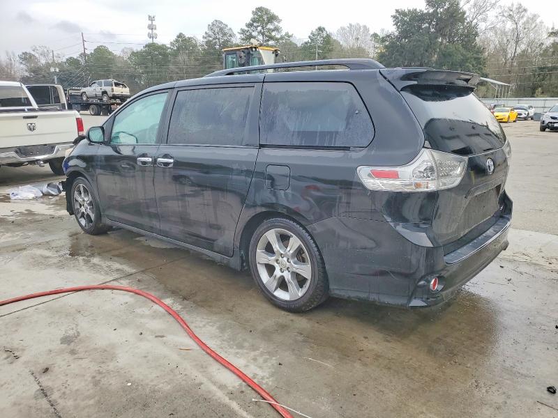 Photo 2 from auction – 2013 TOYOTA SIENNA with VIN 5TDXK3DCXDS296405