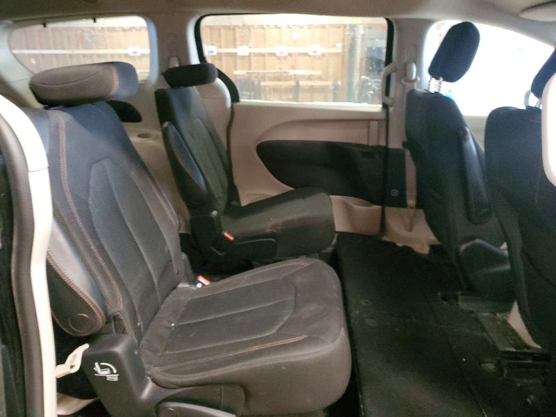 Photo 10 from auction – 2017 CHRYSLER PACIFICA T with VIN 2C4RC1DG8HR593104