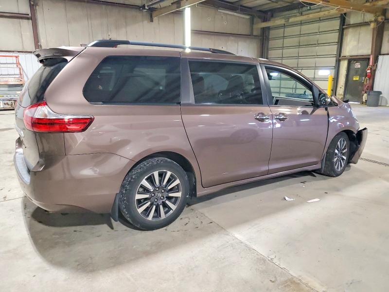 Photo 3 from auction – 2018 TOYOTA SIENNA XLE with VIN 5TDYZ3DCXJS939511