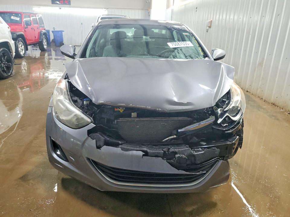 Photo 5 from auction – 2013 HYUNDAI ELANTRA GL with VIN 5NPDH4AE2DH289595