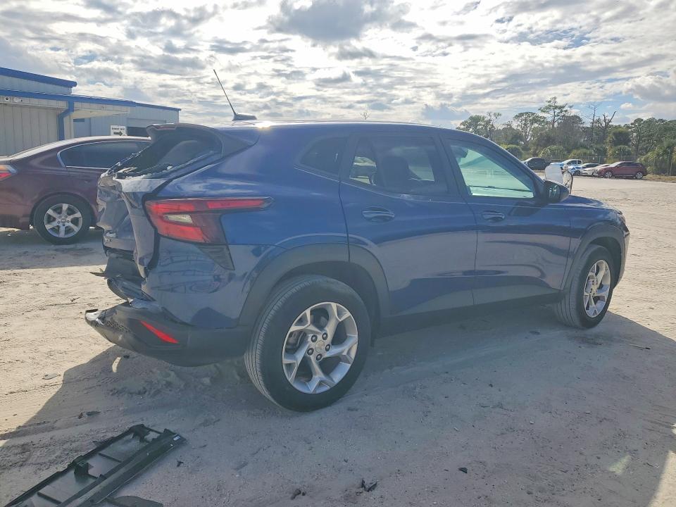 Фото 3 с аукциона – 2024 CHEVROLET TRAX LS с VIN KL77LFE25RC065258