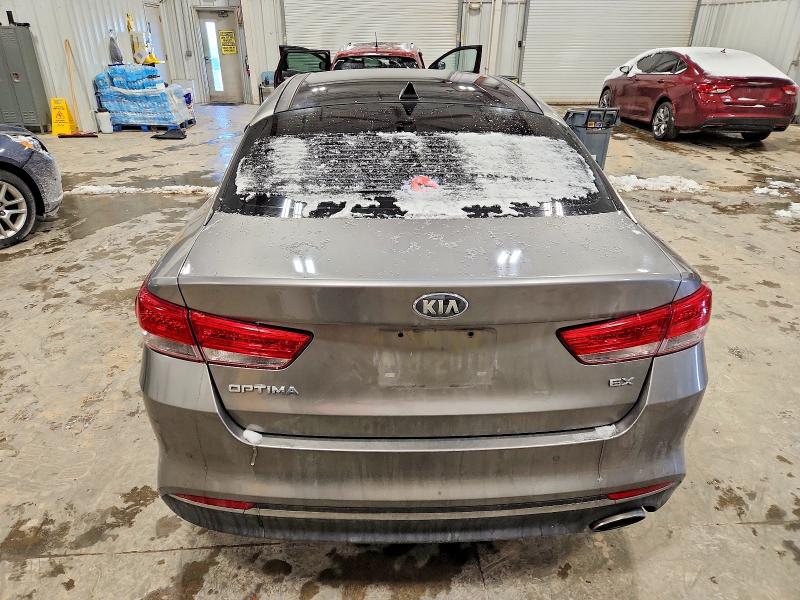 Photo 6 from auction – 2017 KIA OPTIMA with VIN 5XXGU4L35HG167481