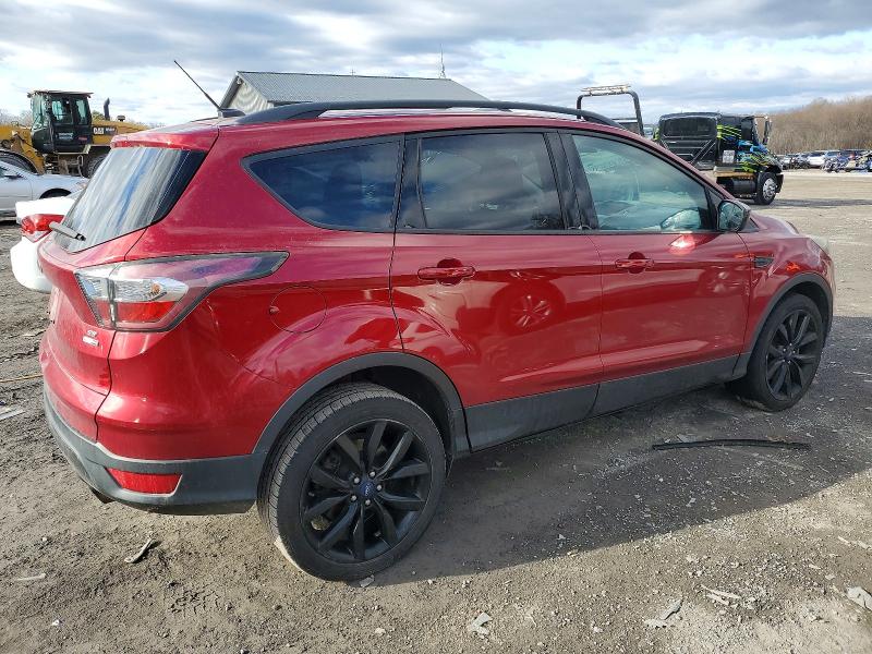 Photo 3 from auction – 2017 FORD ESCAPE SE with VIN 1FMCU9GD2HUB35219