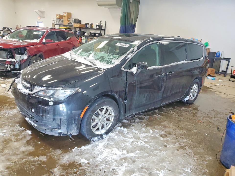 CHRYSLER PACIFICA T 2017 with VIN 2C4RC1DG0HR638357 - Photo from auction