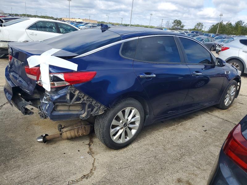 Photo 3 from auction – 2017 KIA OPTIMA LX with VIN 5XXGT4L32HG127541