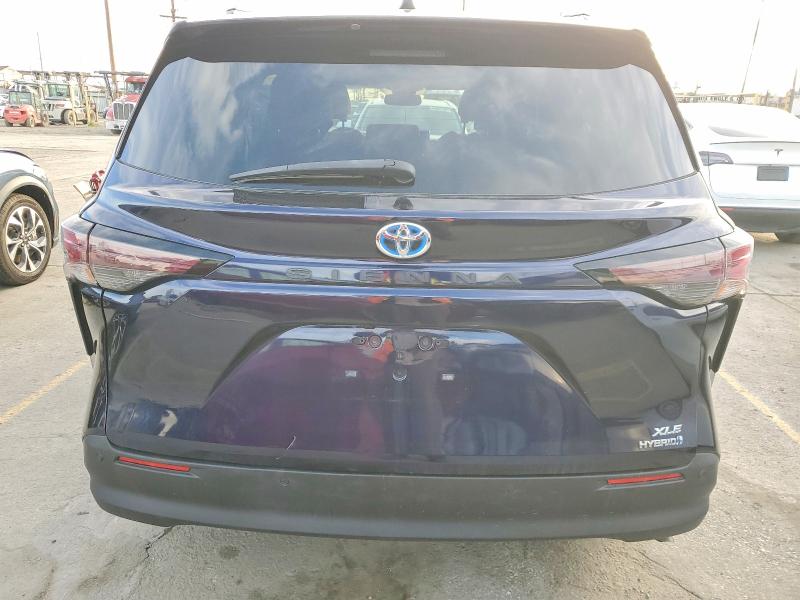 Photo 6 from auction – 2023 TOYOTA SIENNA XLE with VIN 5TDYRKEC3PS171596