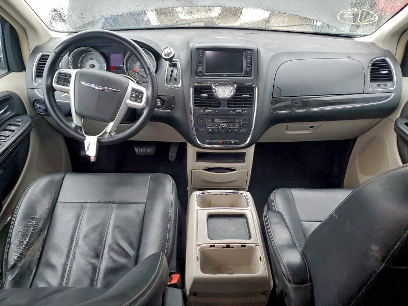 Photo 8 from auction – 2016 CHRYSLER TOWN & COU with VIN 2C4RC1BG6GR133750