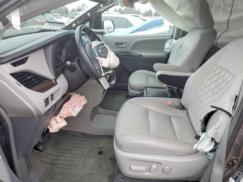 Photo 7 from auction – 2015 TOYOTA SIENNA XLE with VIN 5TDYK3DC8FS559580