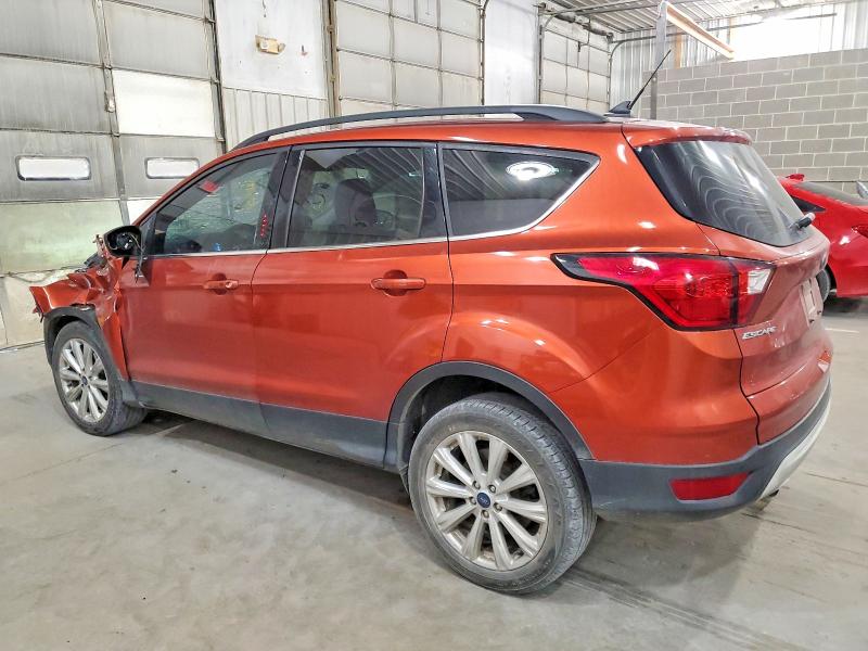 Photo 2 from auction – 2019 FORD ESCAPE with VIN 1FMCU0HD2KUC35614