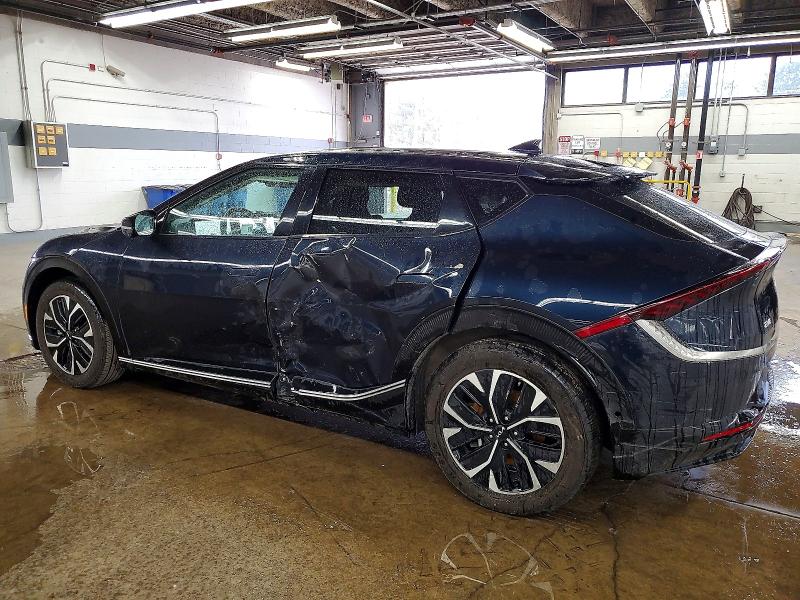 Zdjęcie 2 z aukcji – 2023 KIA EV6 LIGHT z VIN KNDC34LA6P5156900