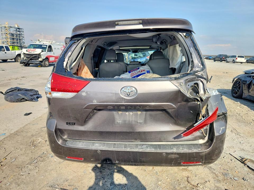 Photo 6 from auction – 2013 TOYOTA SIENNA with VIN 5TDYK3DC0DS289659