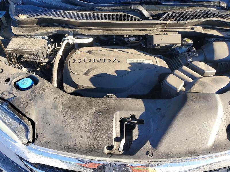 Photo 12 from auction – 2018 HONDA PILOT TOUR with VIN 5FNYF5H94JB015752