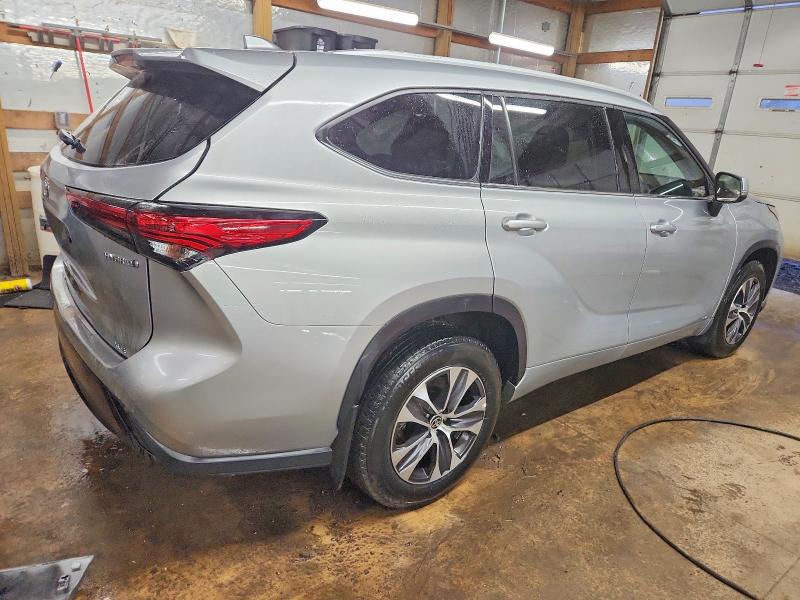 Photo 3 from auction – 2022 TOYOTA HIGHLANDER with VIN 5TDGBRCH4NS545279