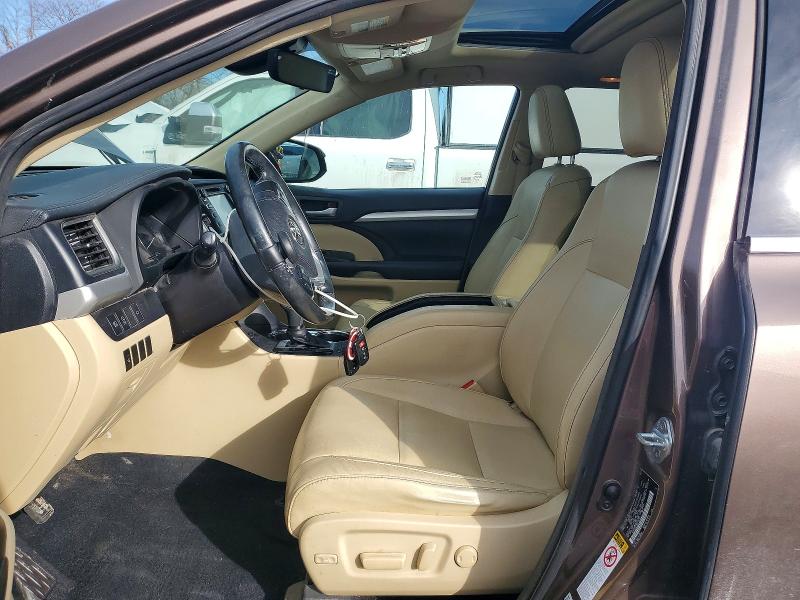 Photo 7 from auction – 2017 TOYOTA HIGHLANDER with VIN 5TDJZRFH9HS447527