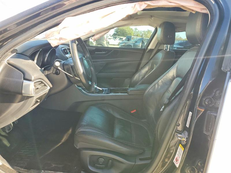 Photo 7 from auction – 2017 JAGUAR XE PRESTIG with VIN SAJAE4BG9HA964000