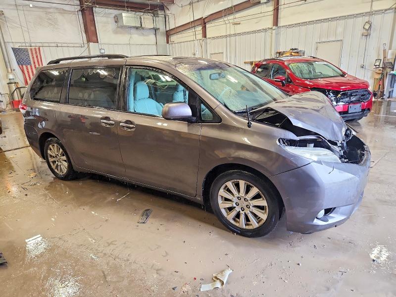 Photo 4 from auction – 2013 TOYOTA SIENNA XLE with VIN 5TDDK3DC7DS053752