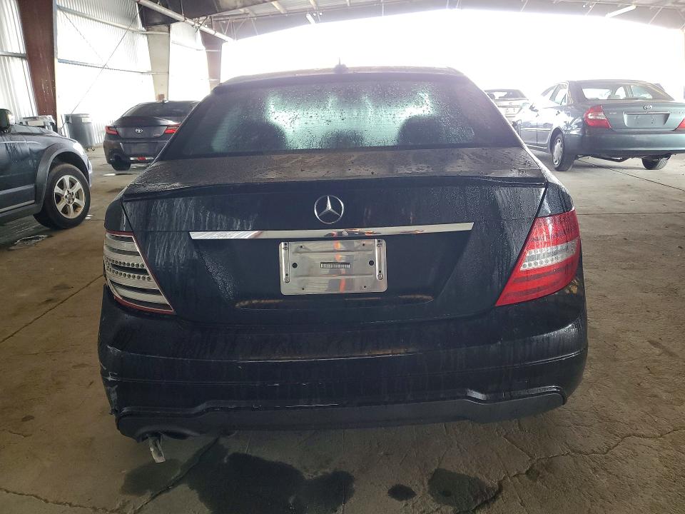Photo 6 from auction – 2012 MERCEDES-BENZ C with VIN WDDGF4HB3CR238022