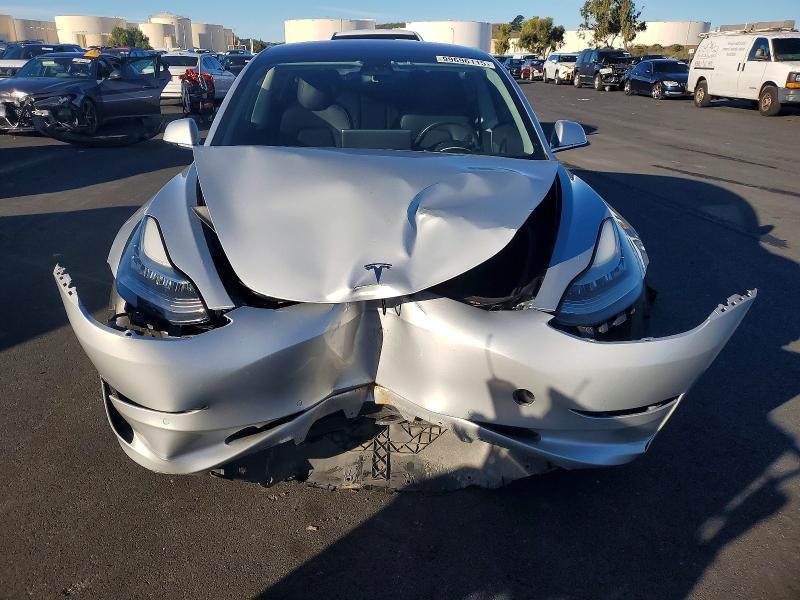 Photo 5 from auction – 2018 TESLA MODEL 3 with VIN 5YJ3E1EA0JF046582