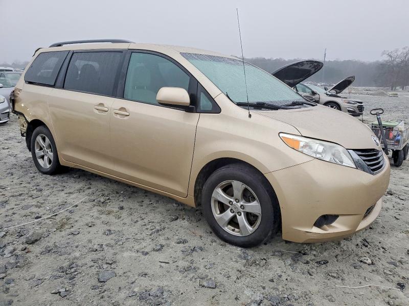 Photo 4 from auction – 2013 TOYOTA SIENNA LE with VIN 5TDKK3DC8DS298759