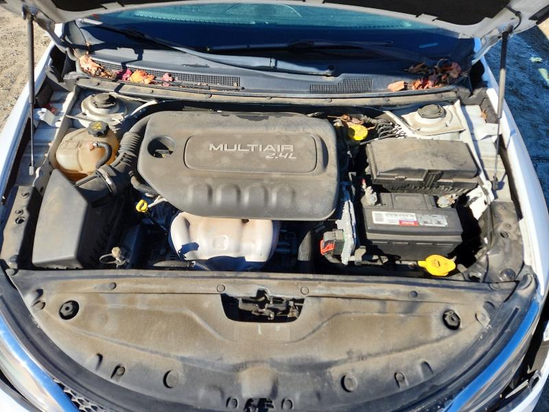 Photo 11 from auction – 2015 CHRYSLER 200 LIMITE with VIN 1C3CCCAB3FN569236