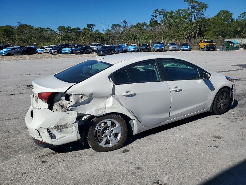 Photo 3 from auction – 2017 KIA FORTE LX with VIN 3KPFK4A70HE082564