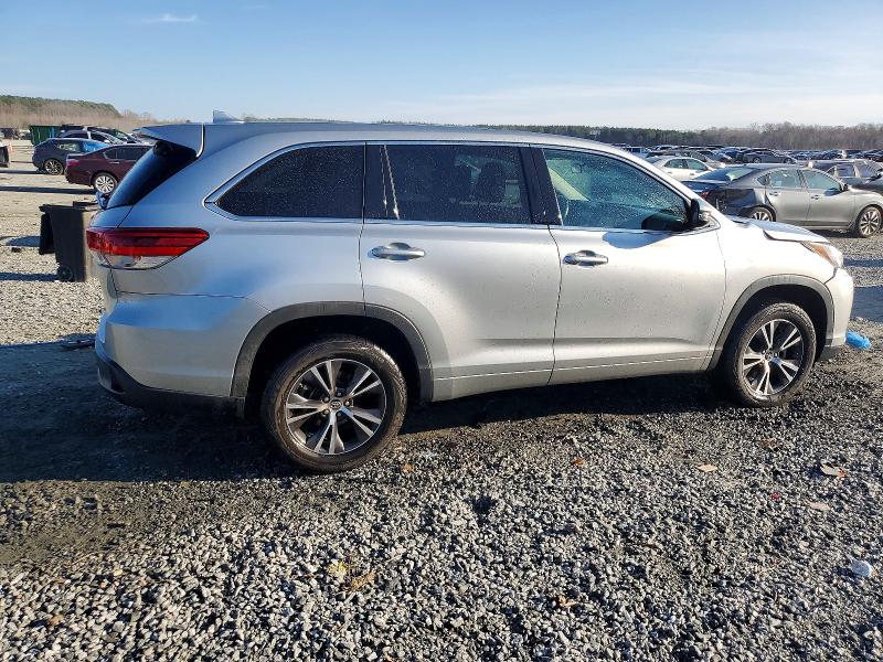 Photo 3 from auction – 2018 TOYOTA HIGHLANDER with VIN 5TDZZRFH6JS286398